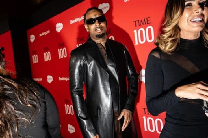 21 Savage Hilariously Sings His Heart Out On Instagram Live