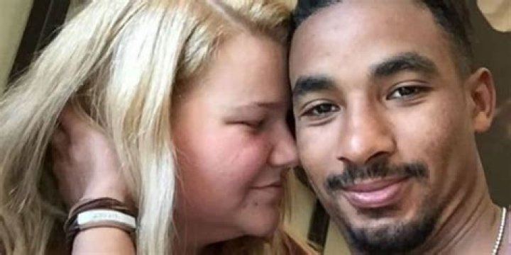 ’90 Day Fiancé’ Fans Praise Nicole Nafziger for Going Makeup-Free in Selfie: ‘Pimples and Love’