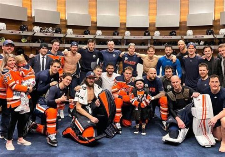 
A die-hard fan of Edmonton Oilers, Ben Stelter, age 6, dies of brain cancer 
