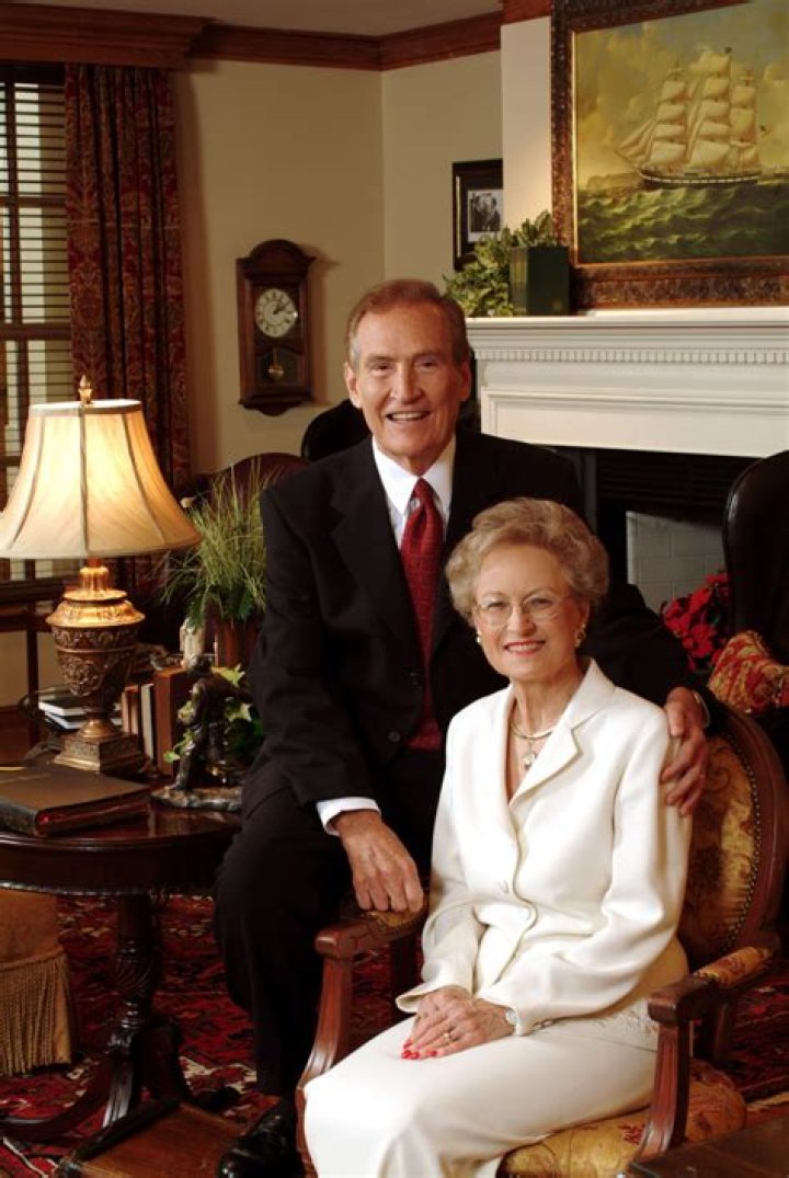 Adrian Rogers Biography, Age, Height, Wife, Net Worth, Family