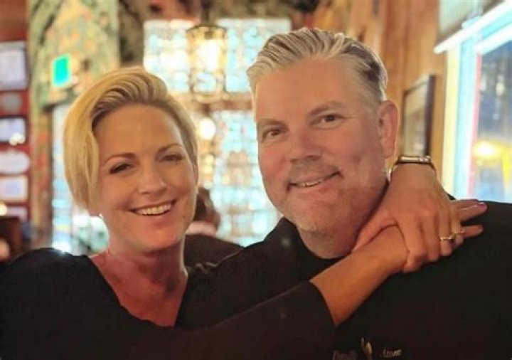 Age, Husband, Family, Net Worth, Books & BIO of Writer