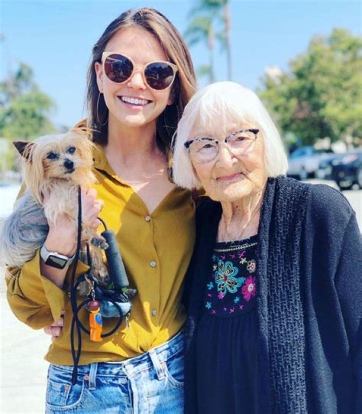 Aimee Teegarden Biography, Age, Height, Husband, Net Worth, Family