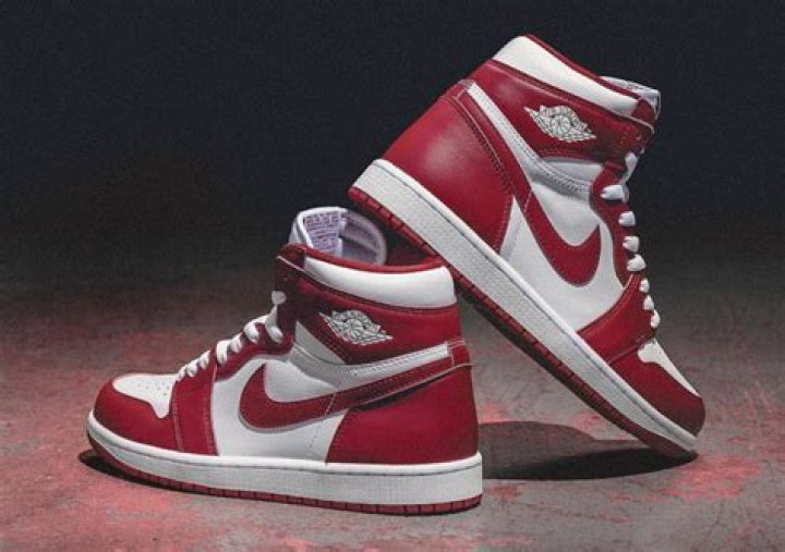 Air Jordan 1 High OG “Team Red” First Look