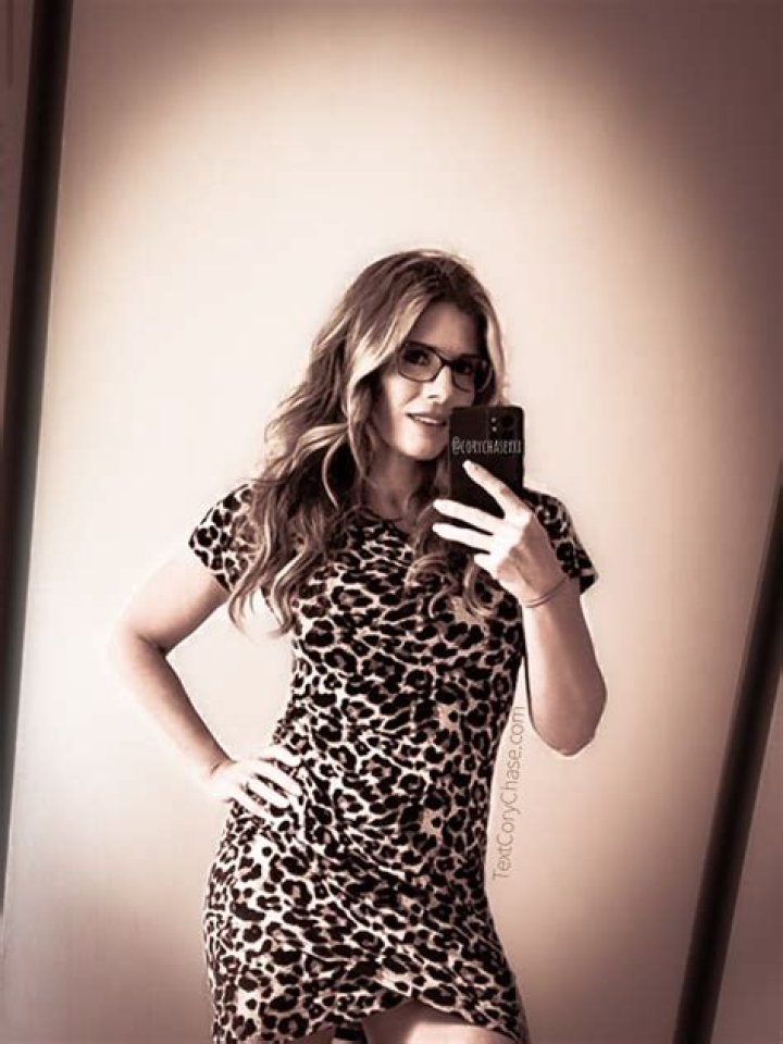 Alejandra Serje (Model) - Age, Birthday, Bio, Facts, Family, Net Worth, Height & More