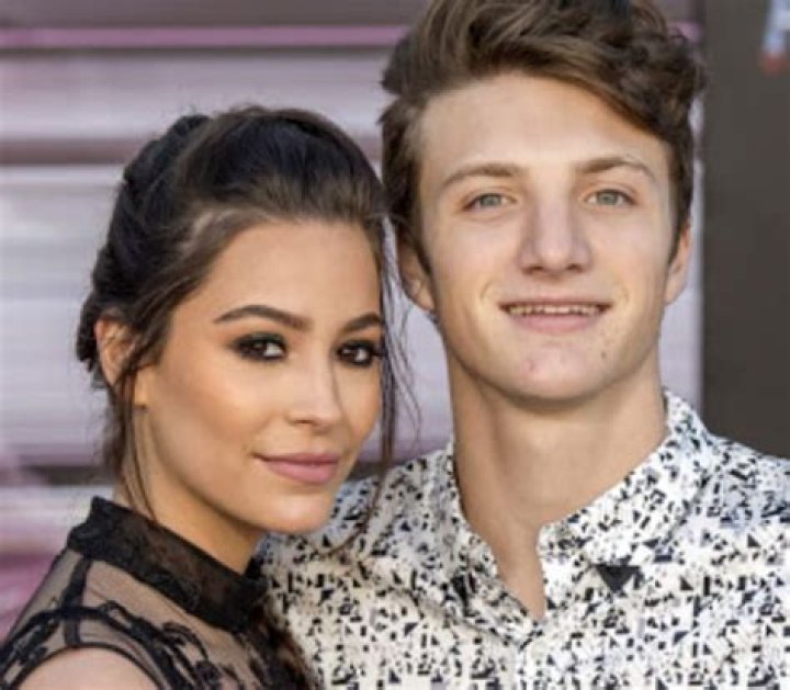 Alexxis Lemire Birthday, Age, Height, Boyfriend ,Wiki, Biography (The Half of It Aster Flores)