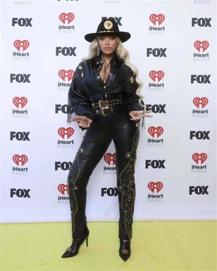 Alicia Keys Brings Son Egypt, 6, on Stage for iHeartRadio Awards Performance and It’s Too Sweet!