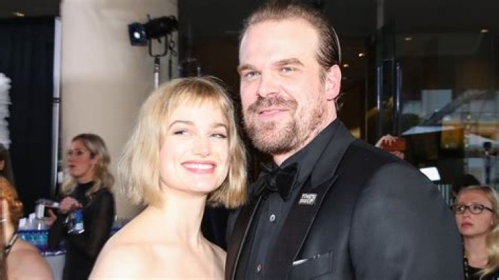 Alison Sudol Biography, Age, Height, Husband, Net Worth, Family