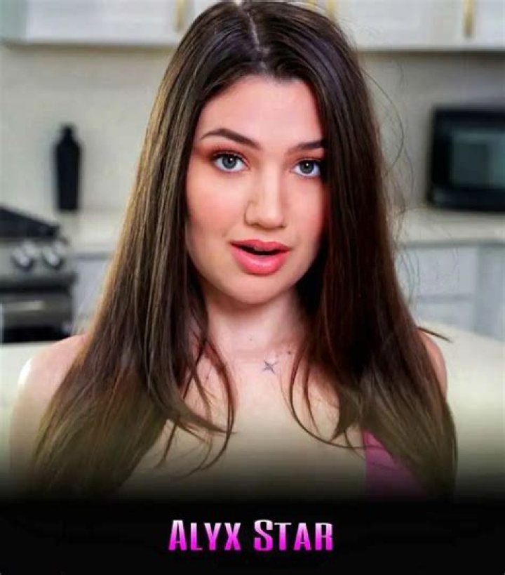 Alix Lynx (Instagram Star) - Age, Birthday, Bio, Facts, Family, Net Worth, Height & More