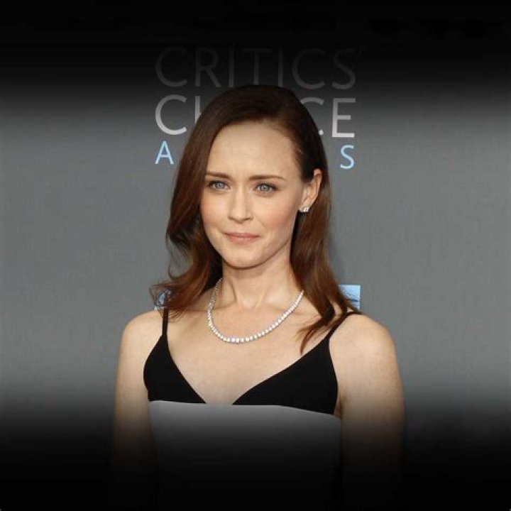 Angélica Vale (TV Actress) - Age, Birthday, Bio, Facts, Family, Net Worth, Height & More