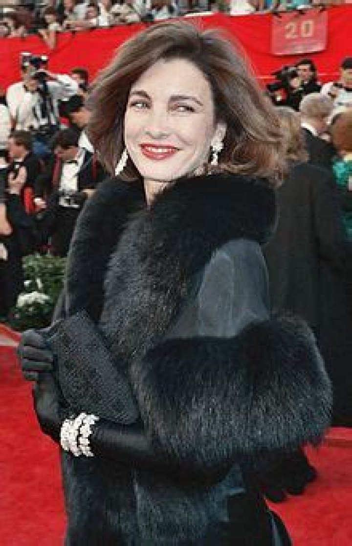 Anne Archer: Husband, net worth, tattoos, smoking & body measurements