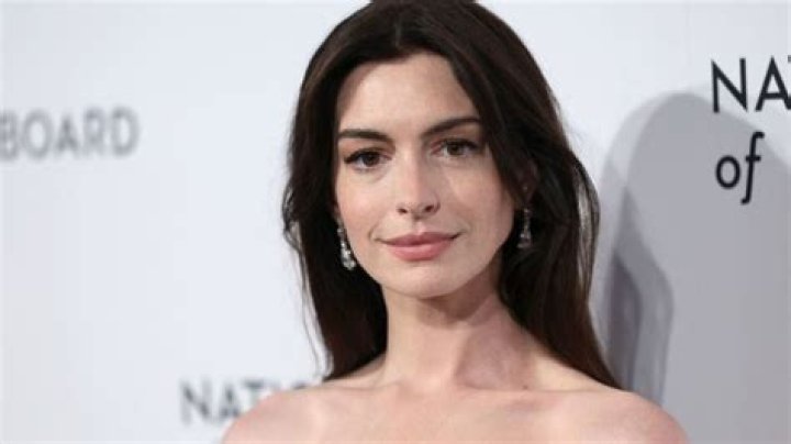 Anne Hathaway Biography, Age, Height, Husband, Net Worth, Family