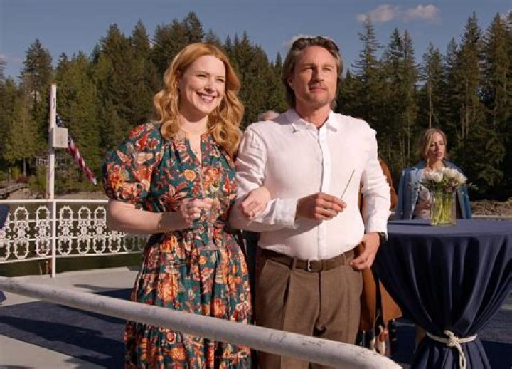 Are Martin Henderson and Alexandra Breckenridge good friends?