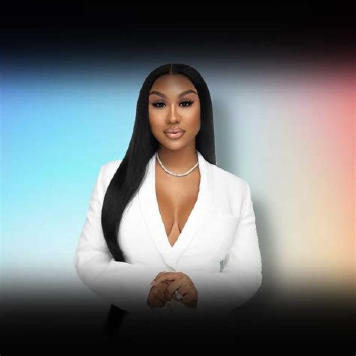 Ari Fletcher Announces That She's "Single," Moneybagg Yo Reacts