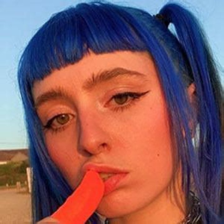 Ashnikko (Rapper) - Age, Birthday, Bio, Facts, Family, Net Worth, Height & More