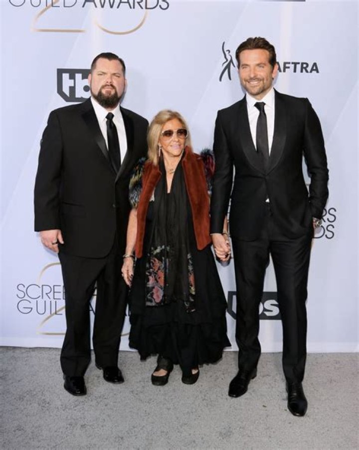 AwwBradley Cooper Brought His Mom to the SAG Awards Instead of Girlfriend Irina Shayk