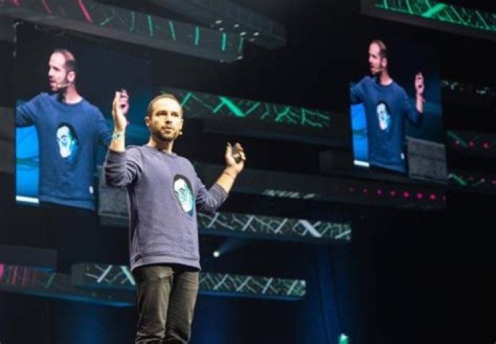 Aza Raskin Wikipedia, Biography, Net Worth, Age, Girlfriend, Ethnicity