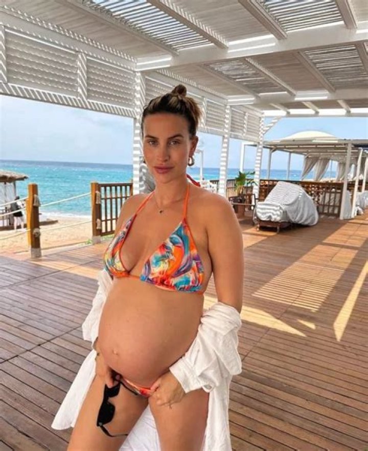 ‘Bachelorette’ Alum Desiree Hartsock Flaunts Her Growing Baby Bump — “35 Weeks and Counting!”