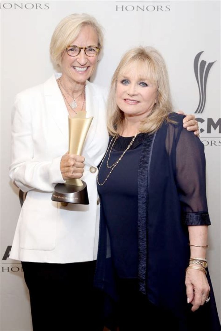 Barbara Mandrell Bio, Wiki, Age, Height, Husband, Children, Sisters, Crackers and Net Worth