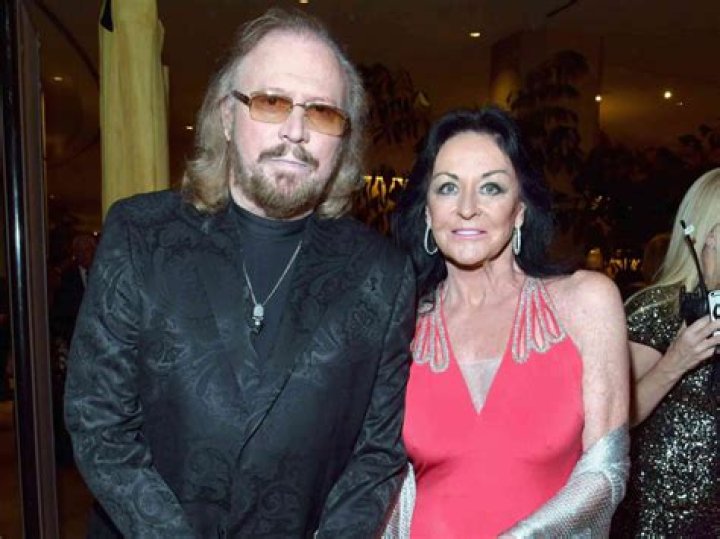 Barry Gibb Biography, Age, Height, Wife, Net Worth, Family