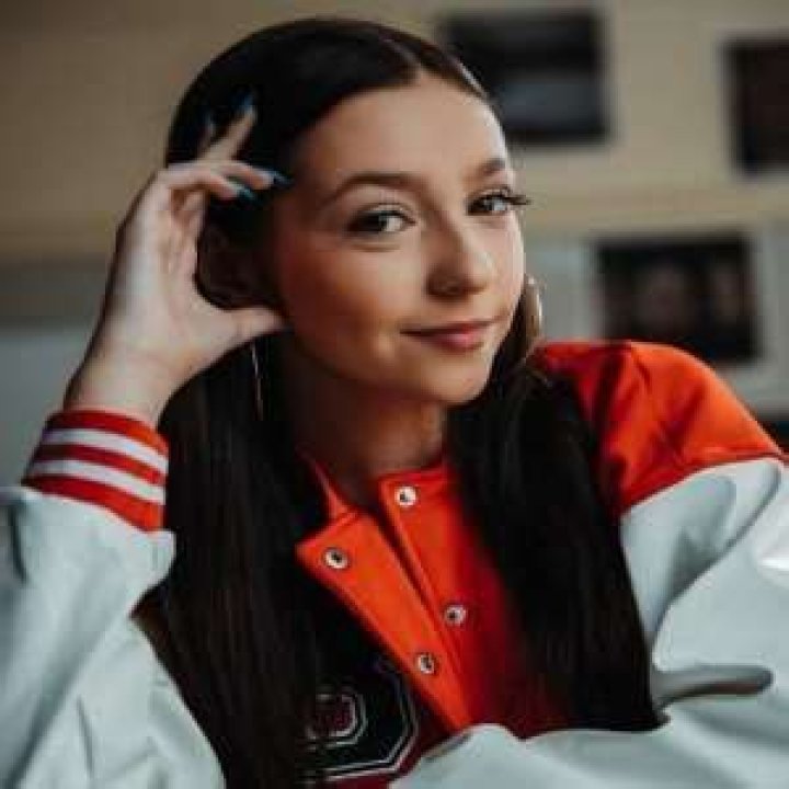 Bella Heichel (TikTok Star) - Age, Birthday, Bio, Facts, Family, Net Worth, Height & More