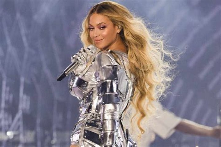Beyonce Gives Merch To Fans Outside After Making Music History With Barcelona "RENAISSANCE" Concert