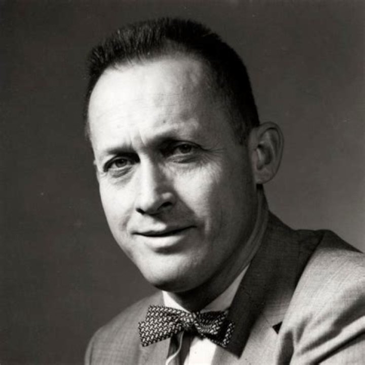 Bill Bowerman (Entrepreneur) - Age, Birthday, Bio, Facts, Family, Net Worth, Height & More