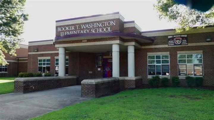 Booker T. Washington (Teacher) - Age, Birthday, Bio, Facts, Family, Net Worth, Height & More