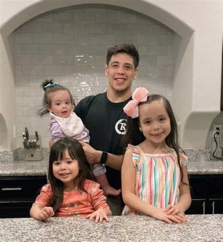 
Brandon Moreno is Married to Wife: Shirley Moreno. Kids. 