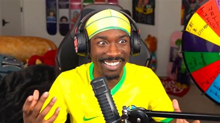 Brucedropemoff (Twitch Star) - Age, Birthday, Bio, Facts, Family, Net Worth, Height & More