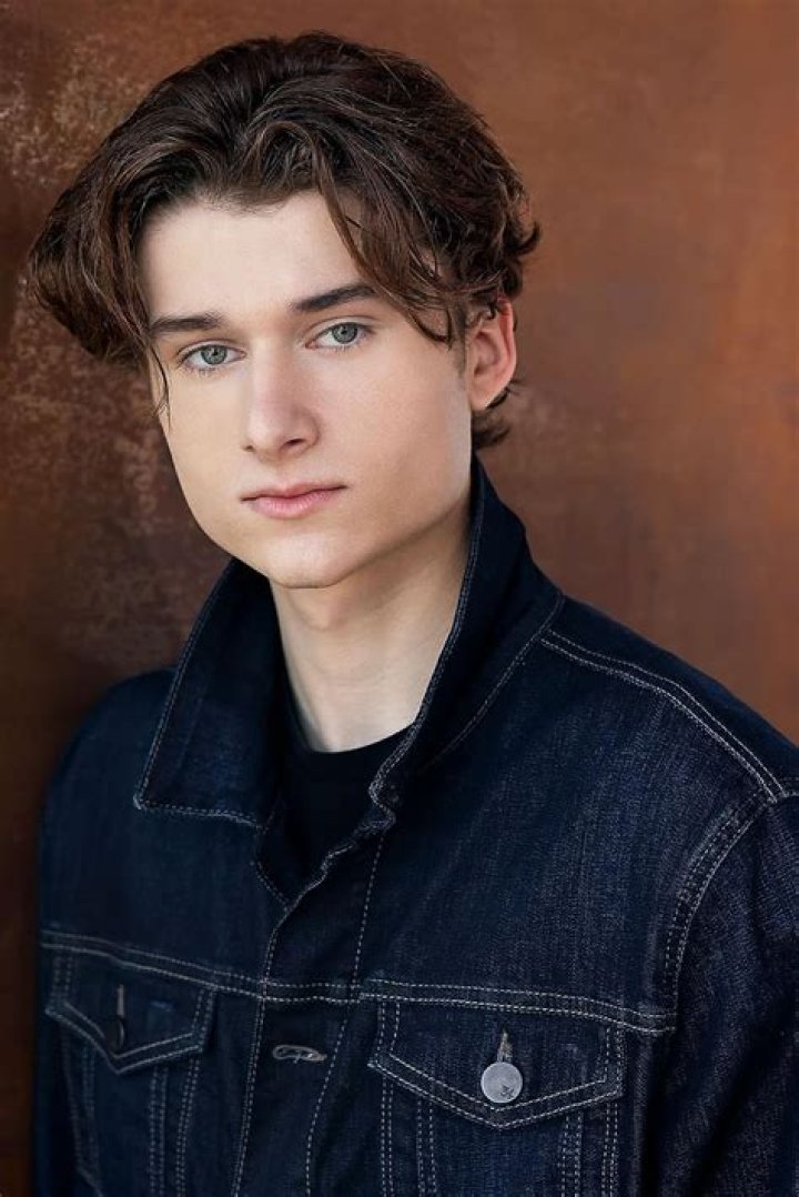Cameron Brodeur (TV Actor) - Age, Birthday, Bio, Facts, Family, Net Worth, Height & More