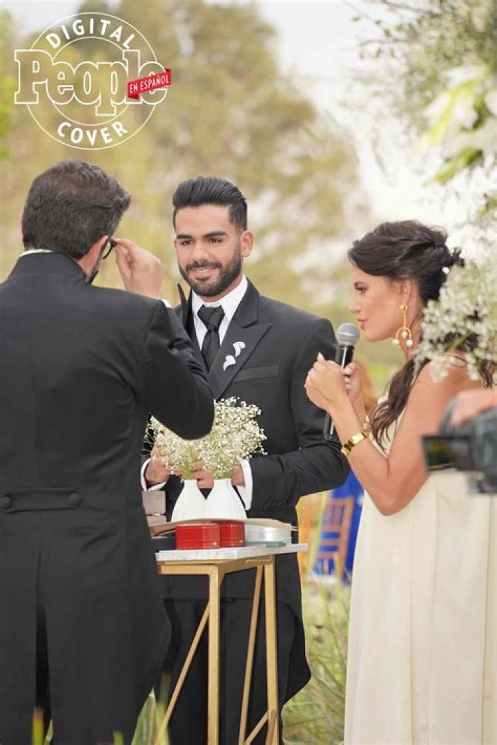 Carlos Adyan Boda Photo: Meet His Novia Carlos Quintanilla