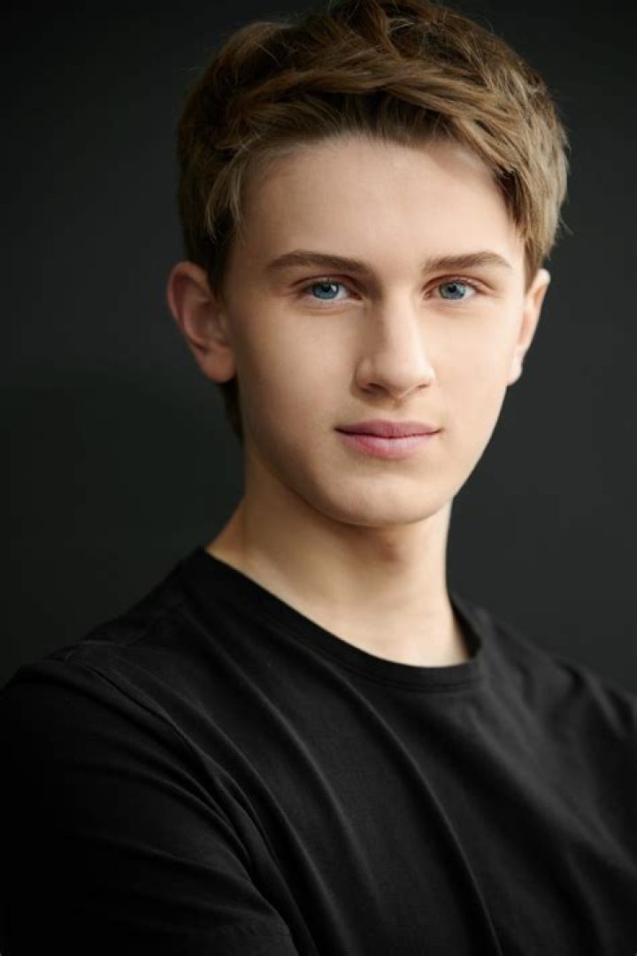 Carter Reynolds – Celebsgraphy