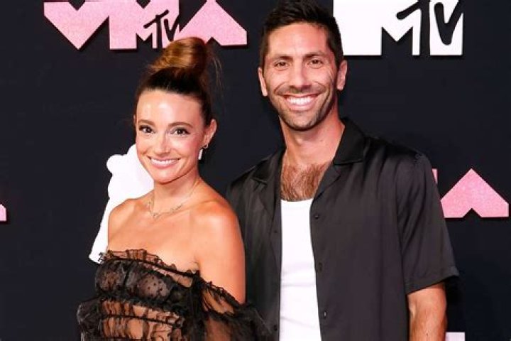 ‘Catfish’ Star Nev Schulman’s Fiancée Laura Perlongo Shares Intimate Breastfeeding Pic!