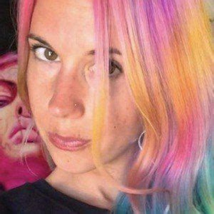 Charmaine Olivia (Painter) - Age, Birthday, Bio, Facts, Family, Net Worth, Height & More