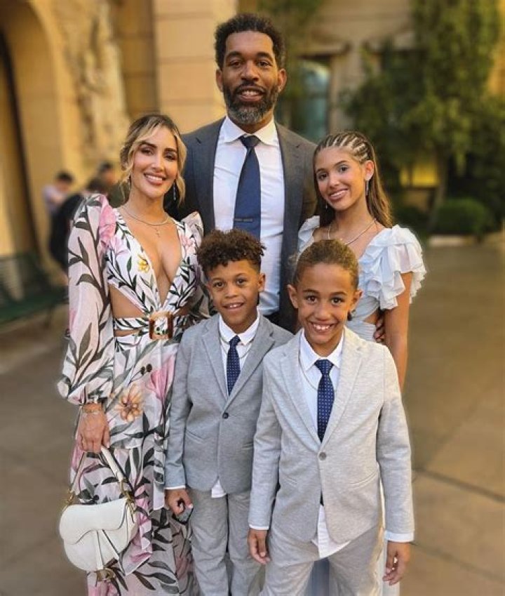 Claudia Sampedro Bio, Wiki, Age, Birthday, Height, Julius Peppers, Wedding, Engaged and Net Worth