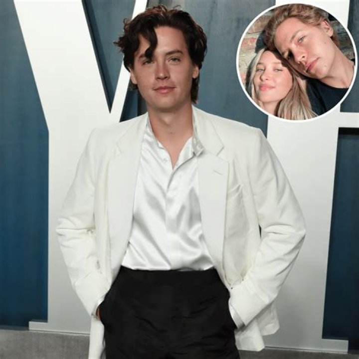Cole Sprouse Calls Out ‘Insane’ Fans for Seemingly Reporting Photo of Girlfriend Ari Fournier