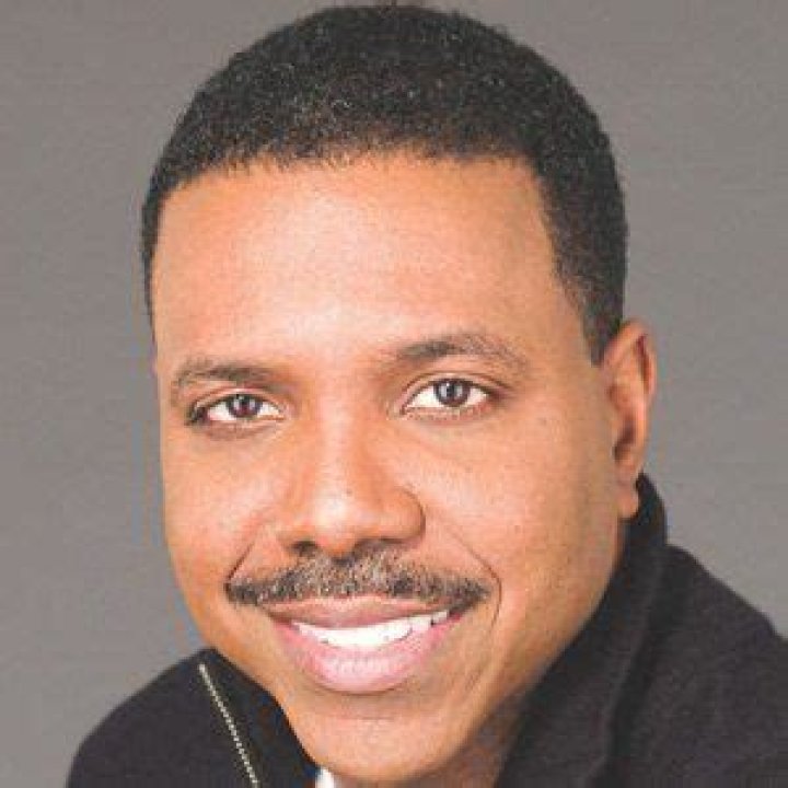 Creflo Dollar (Religious Leader) - Age, Birthday, Bio, Facts, Family, Net Worth, Height & More