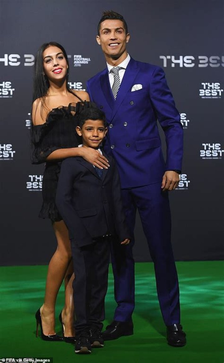 Cristiano Ronaldo’s Girlfriend Georgina Rodríguez Biography: Kids, Age, Boyfriend, Net Worth, Wikipedia, Height, Twins, Netflix, Ex, Parents, Sister, Before, Married Husband