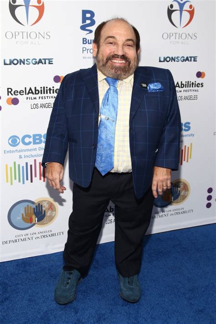 Danny Woodburn (TV Actor) - Age, Birthday, Bio, Facts, Family, Net Worth, Height & More