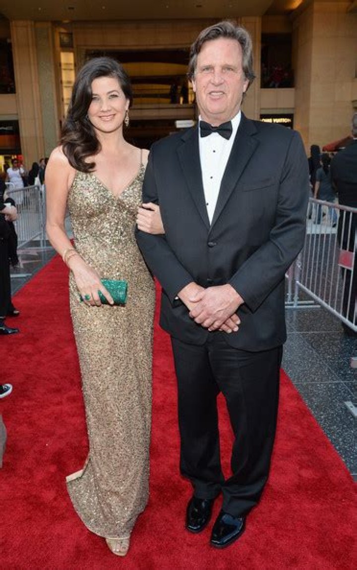 Daphne Zuniga Net Worth, Married, Husband, age 2022