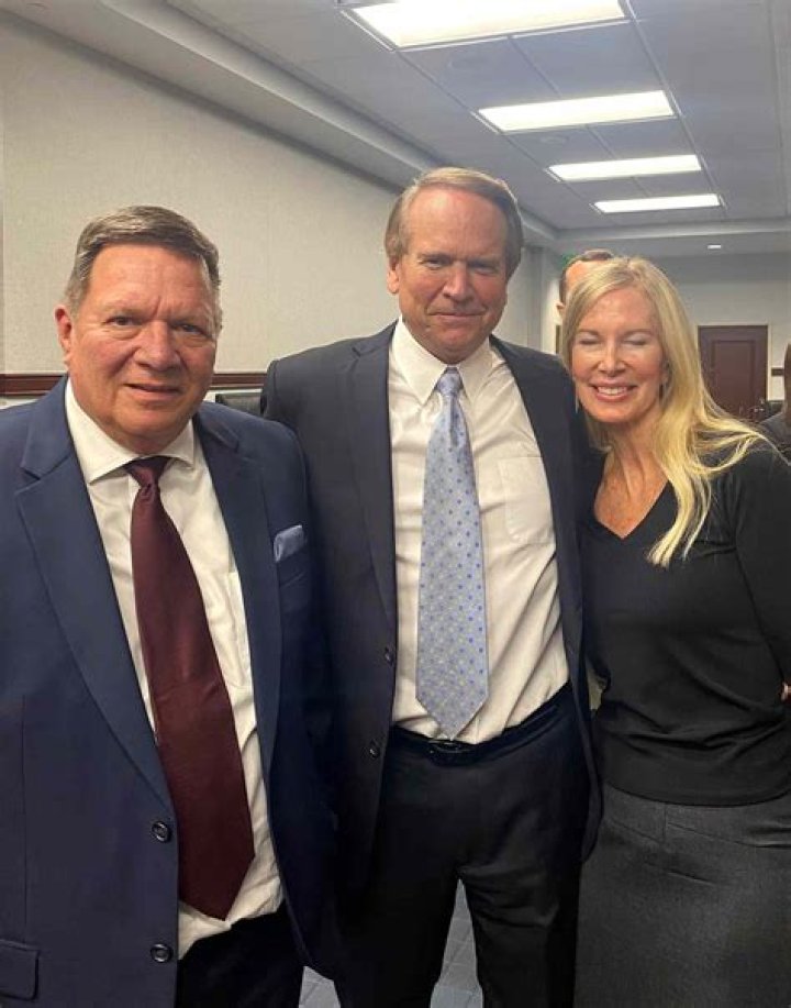 Dave Holloway’s Net Worth, Age, Height, Weight, Wife, Kids, Bio-Wiki