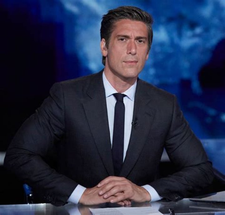 David Muir (Journalist) - Age, Birthday, Bio, Facts, Family, Net Worth, Height & More
