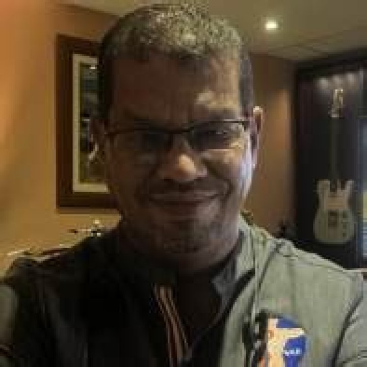 Dr. Dennis Perez, MD – Vega Alta, PR