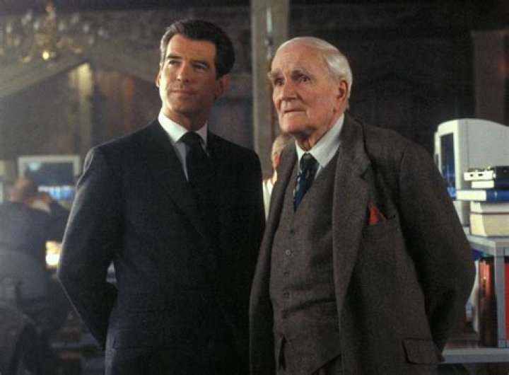 Desmond Llewelyn (Movie Actor) - Age, Birthday, Bio, Facts, Family, Net Worth, Height & More