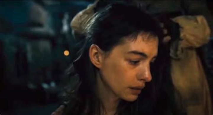 Did Julia Ormond cut her hair for the movie Sabrina?