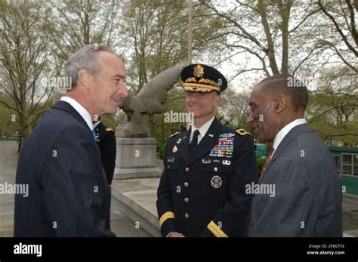 Dirk Kempthorne (Politician) - Age, Birthday, Bio, Facts, Family, Net Worth, Height & More