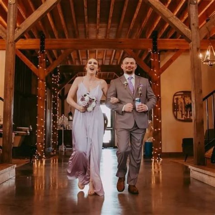 Does Kendra Wilkinson Still Work For The Agency?