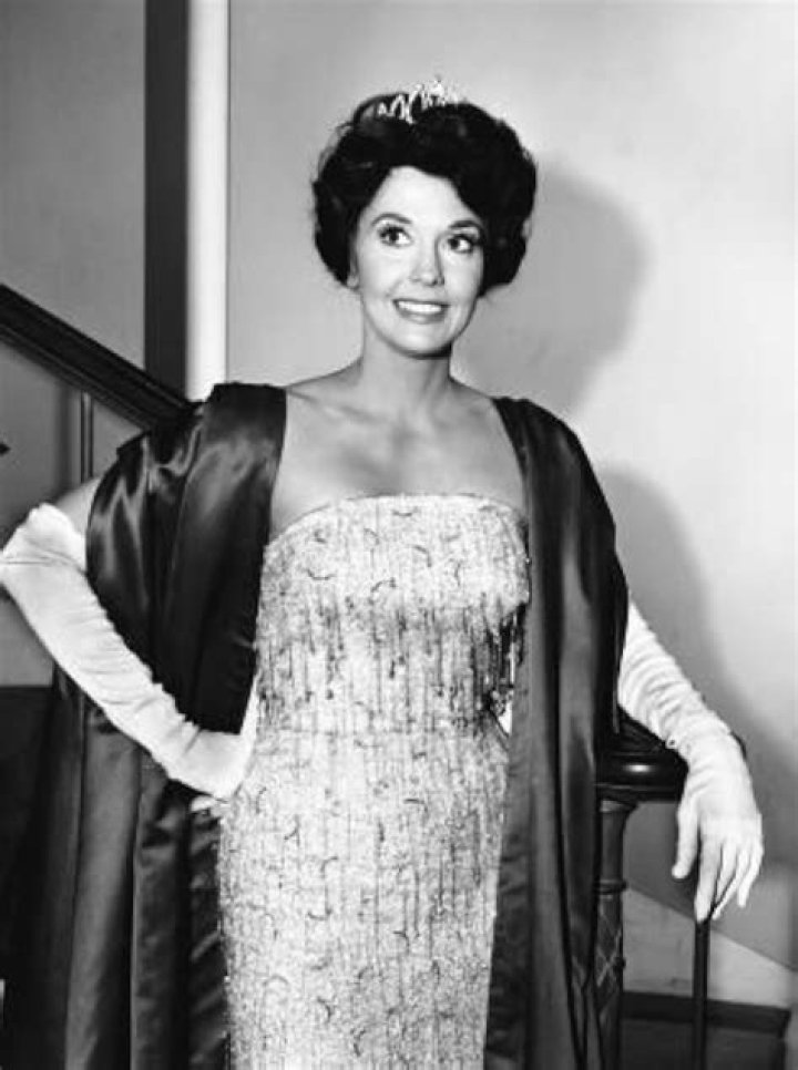 Donna Douglas Bio & Wiki: Net Worth, Age, Height & Weight