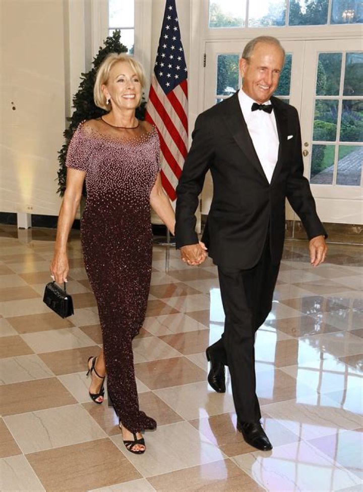 Doug DeVos Biography, Age, Height, Wife, Net Worth, Family