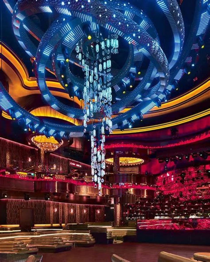 Drake Performs at OMNIA Nightclub in Caesars Palace Las Vegas — See Pics!